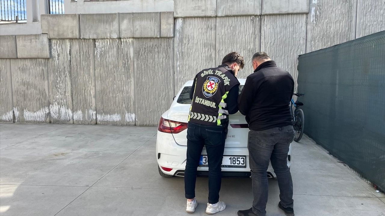 Esenyurt’ta Trafiği Tehlikeye Düşüren Tır Sürücüsüne 4.153 Lira Ceza