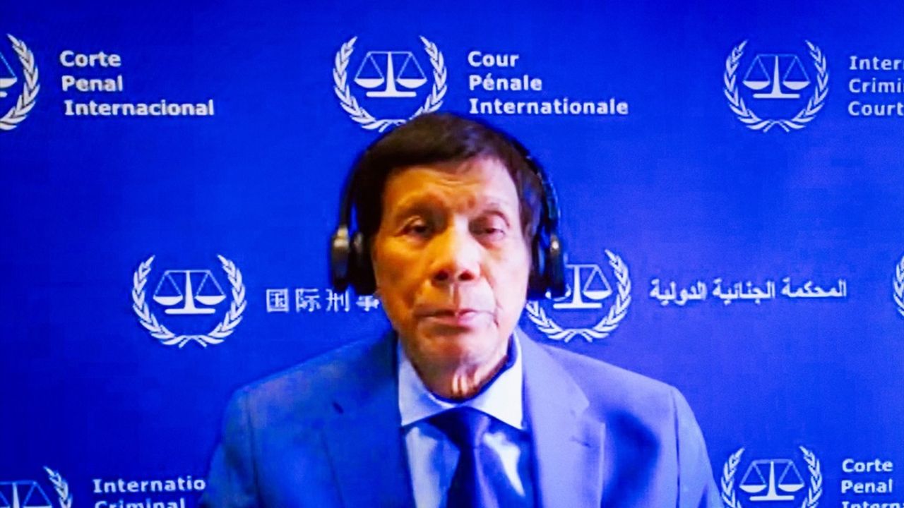 Eski Filipinler Devlet Başkanı Rodrigo Duterte, UCM’de İlk Duruşmasına Çıktı