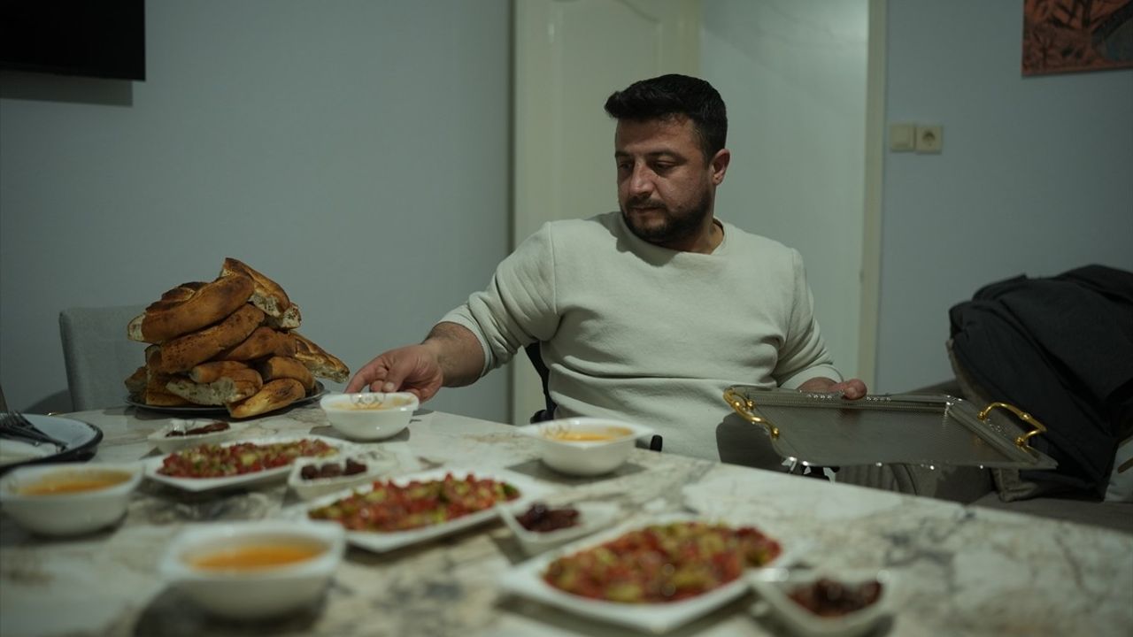 Eski Şef Ramazan Öztürk, İftarda Engelli Arkadaşlarını Ağırladı