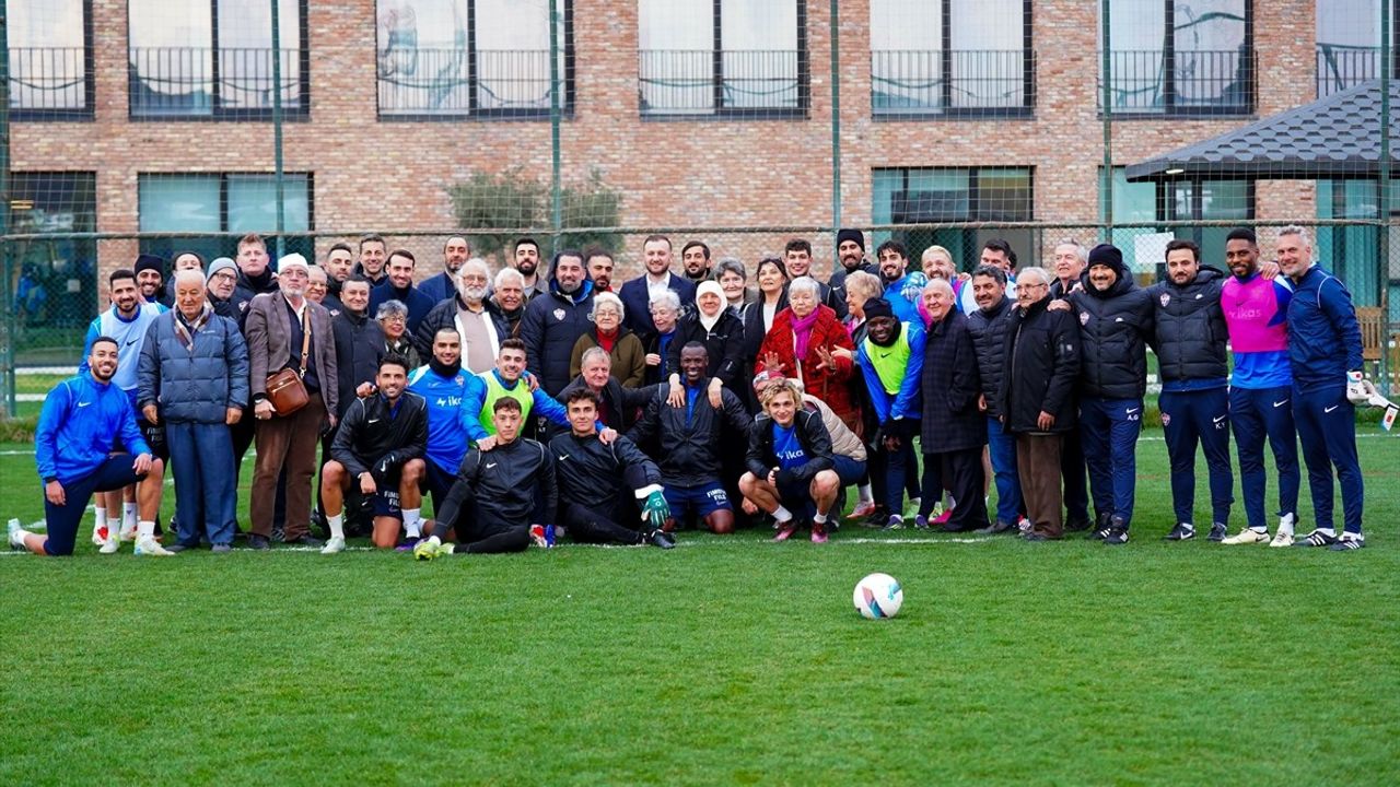 Eyüpspor, Yaşlılar Haftası Kapsamında Huzurevi Sakinlerini Ağırladı