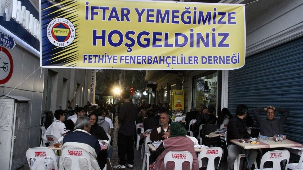 Fethiye Fenerbahçeliler Derneği İftar Programı Düzenledi