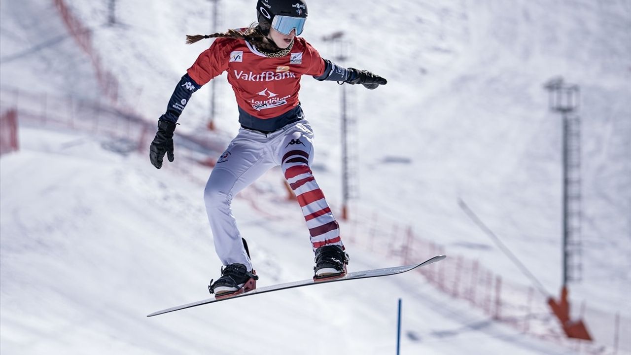 FIS Dünya Snowboard Kupası Erzurum'da Başladı