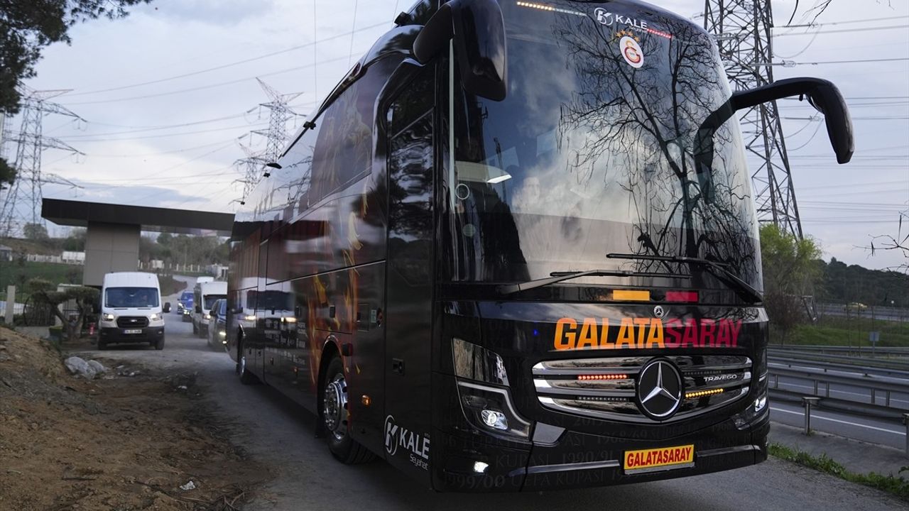 Galatasaray, Beşiktaş Derbisi İçin Tüpraş Stadı'na Yola Çıktı