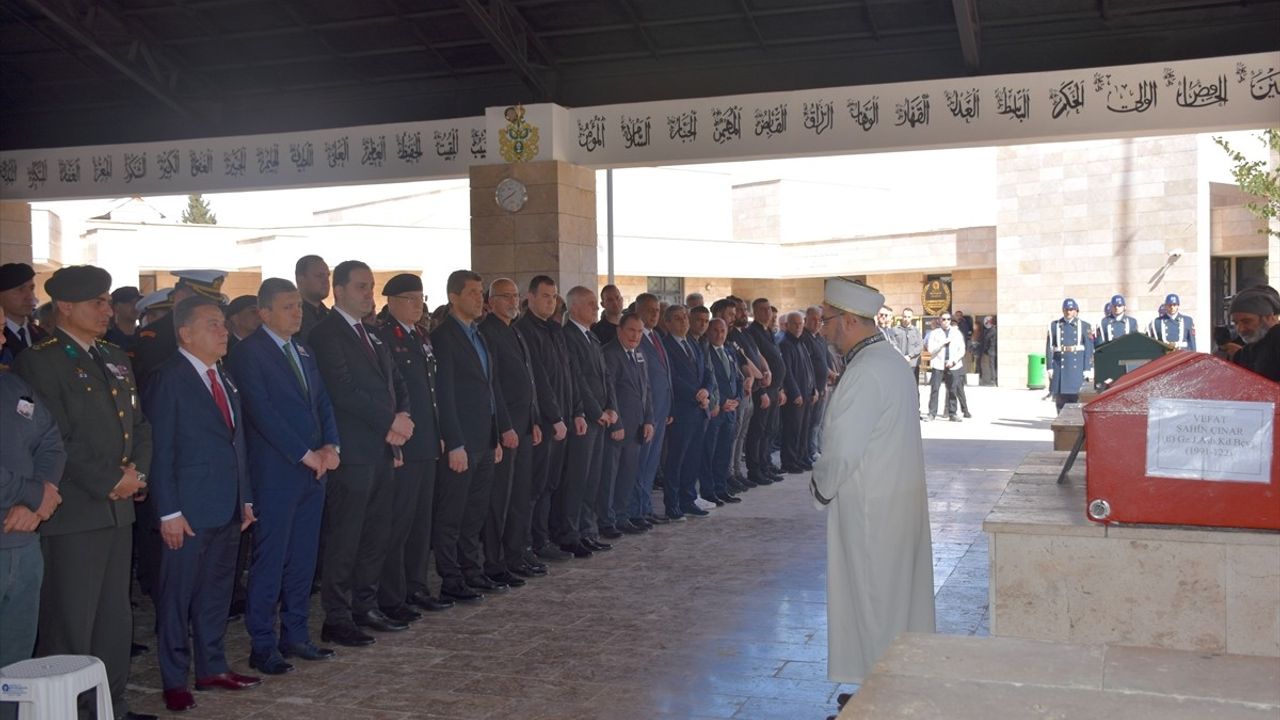 Gazi Şahin Çınar, Antalya'da Son Yolculuğuna Uğurlandı