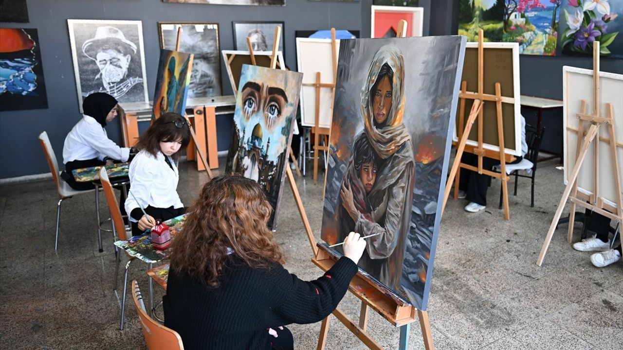 Gaziantep'teki Lise Öğrencileri Gazze Dramını Tuvallerinde Yansıttı