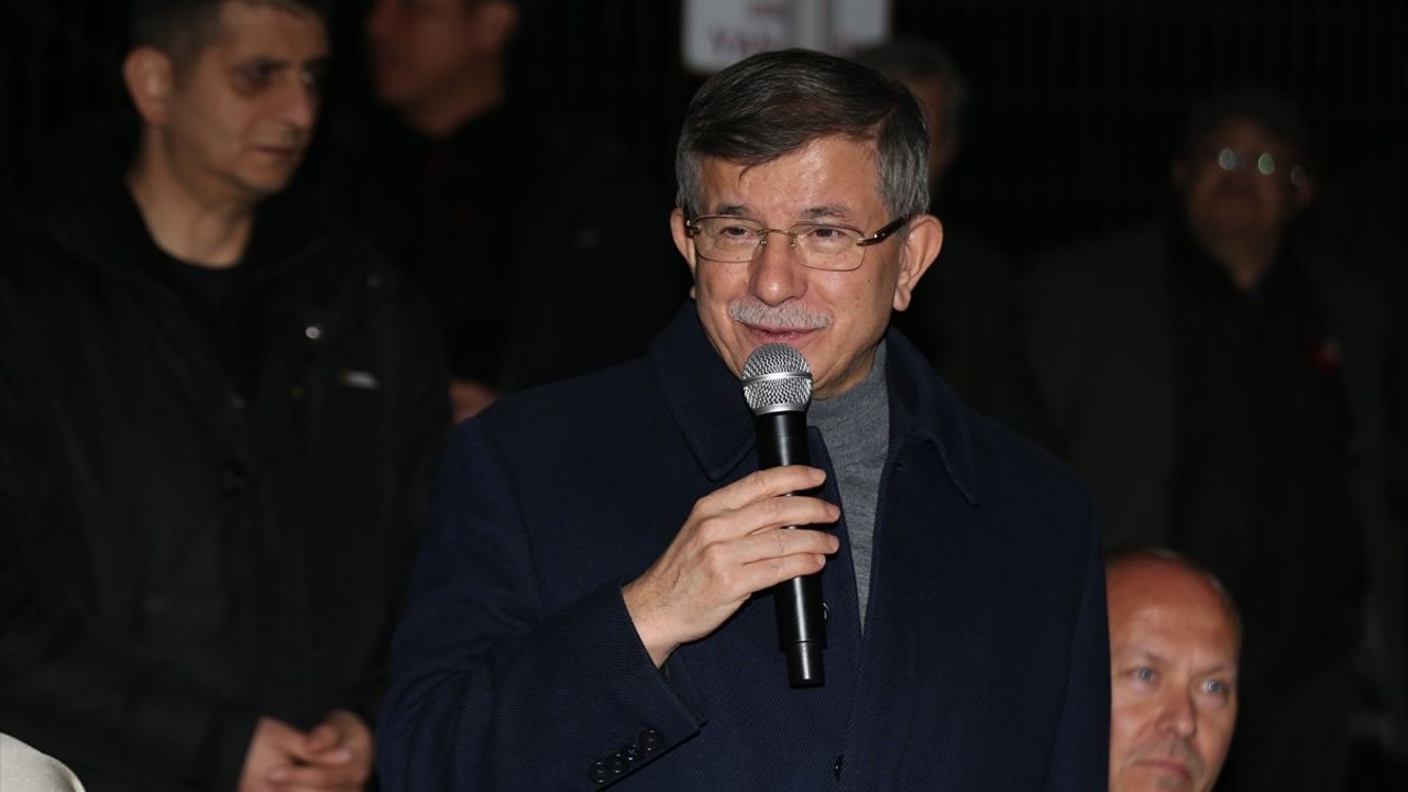 Gelecek Partisi Lideri Davutoğlu, Çanakkale'de İftar Programına Katıldı