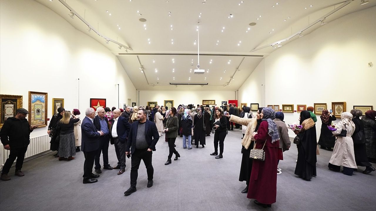 Gelenekten Geleceğe Kadın Sanatçılar Sergisi Çamlıca'da Açıldı