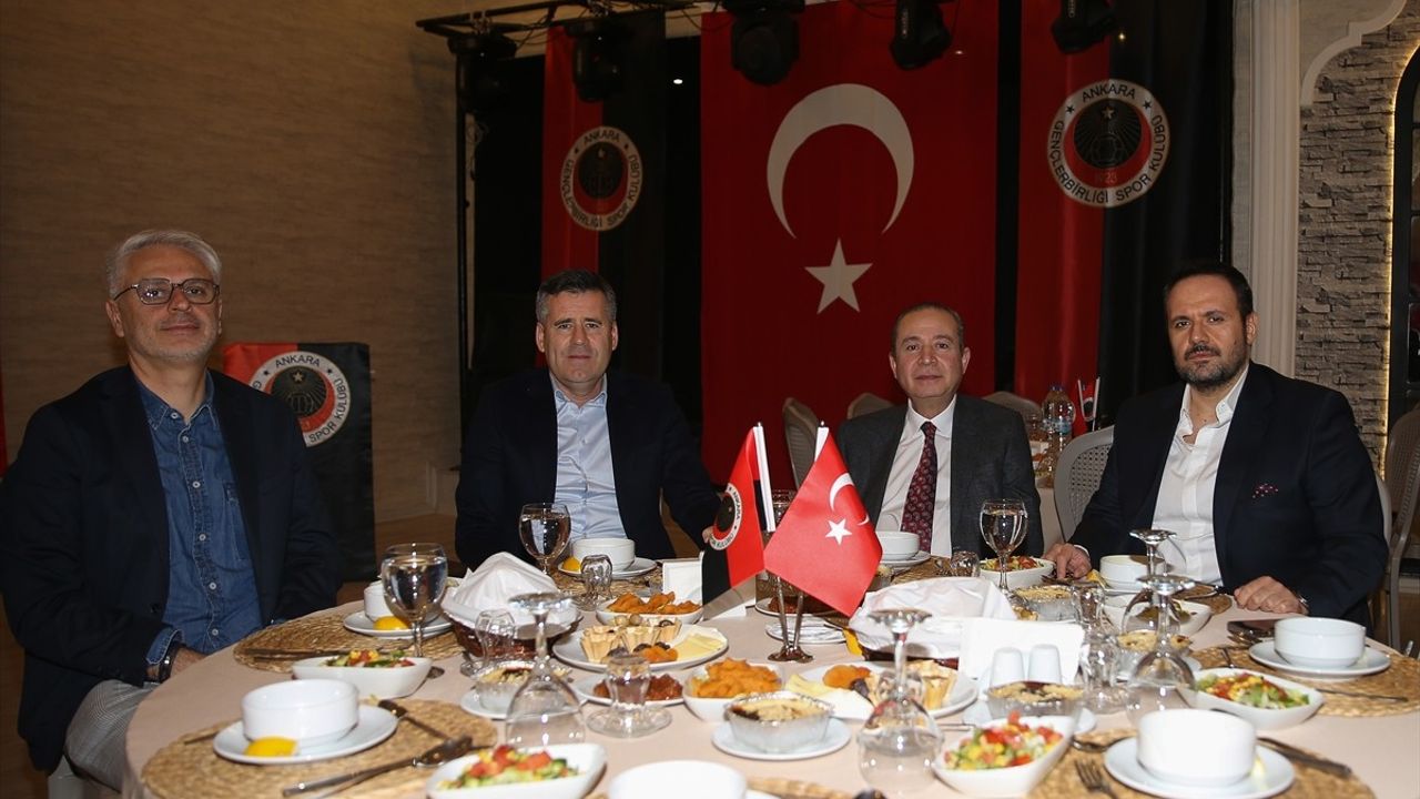 Gençlerbirliği, 102. Kuruluş Yıl Dönümünü Emektar Çalışanlarıyla Kutladı