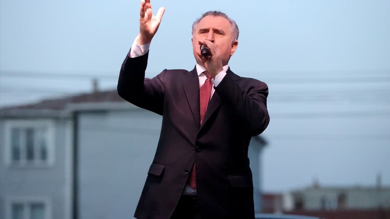 Gençlik ve Spor Bakanı Osman Aşkın Bak Kırklareli'nde Roman Vatandaşlarla İftar Yaptı