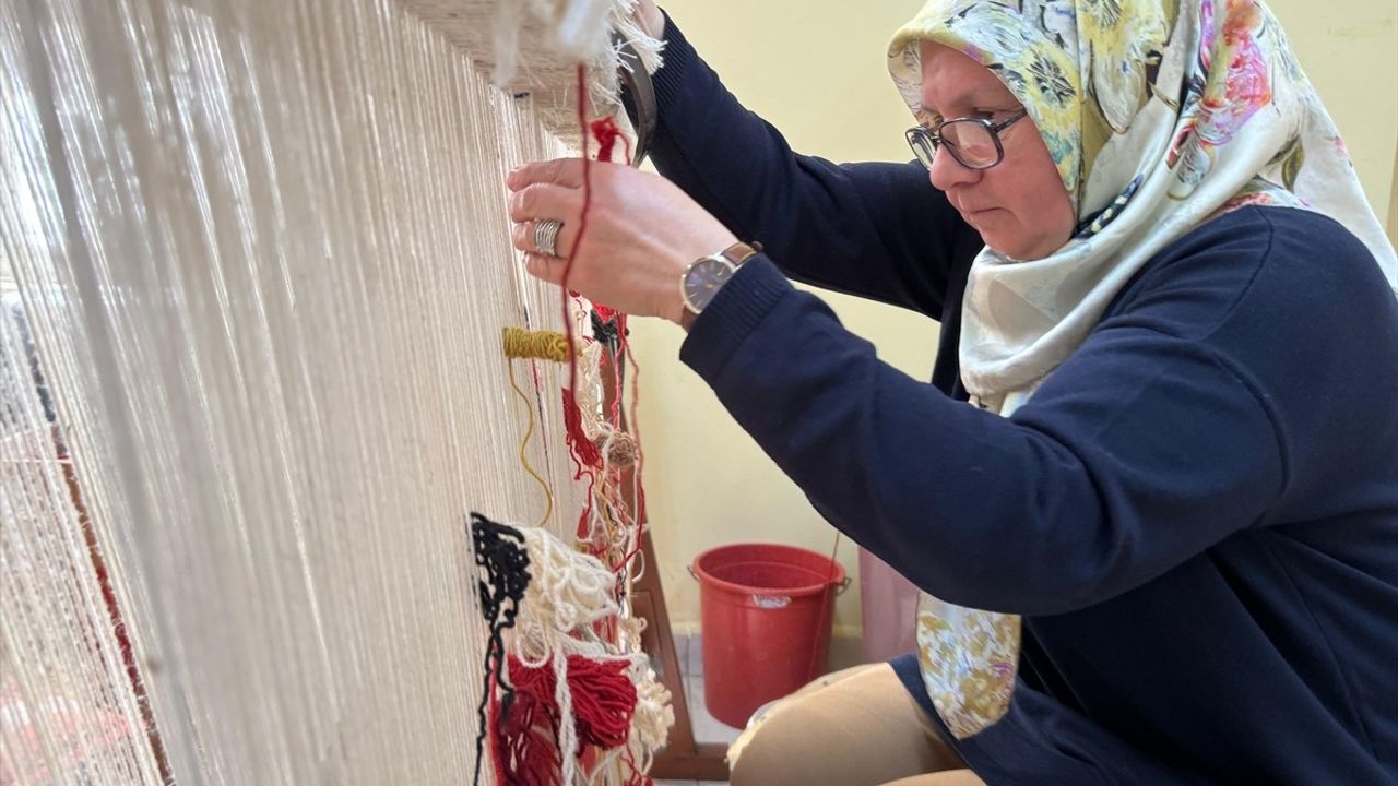 Giresun'da Kadınlar Yöresel Kilim Dokuyarak Aile Ekonomilerine Katkı Sağlıyor