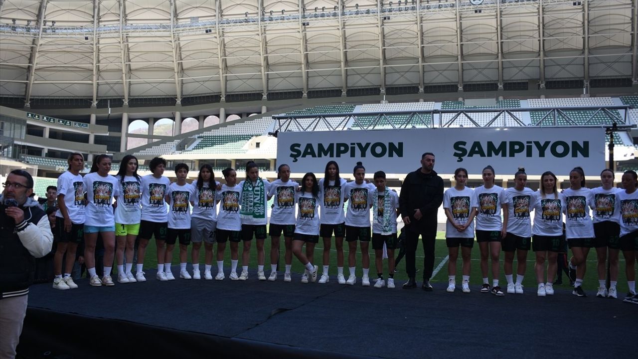 Giresun Sanayispor, Turkcell Kadın Futbol Süper Ligi'ne Yükseldi