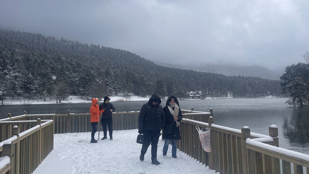 Gölcük Tabiat Parkı, Mart Ayındaki Kar Yağışı ile Yeniden Canlandı