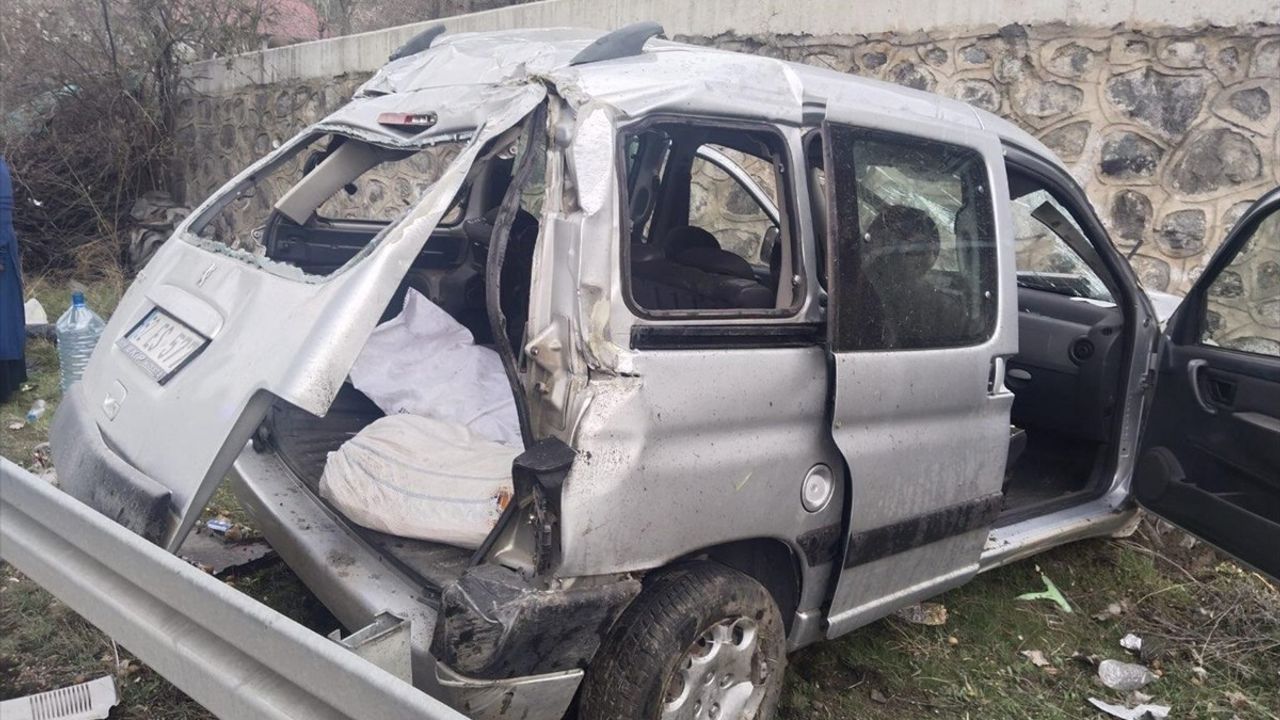 Gümüşhane'de Kamyonet Takla Attı: 4 Yaralı