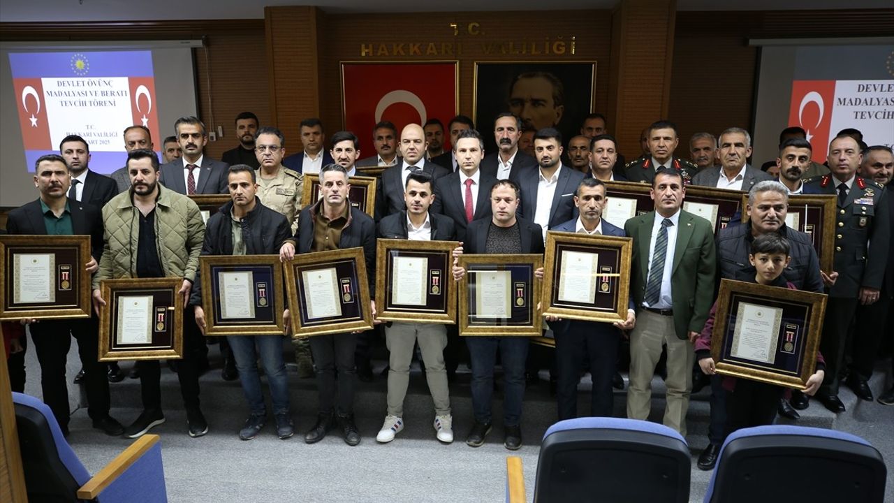 Hakkari'de Şehit Ailelerine Devlet Övünç Madalyası ve Beratları Verildi