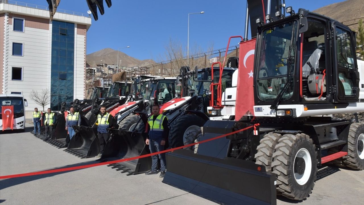 Hakkari İl Özel İdaresi Araç Filosu 11 Yeni Araçla Güçlendirildi