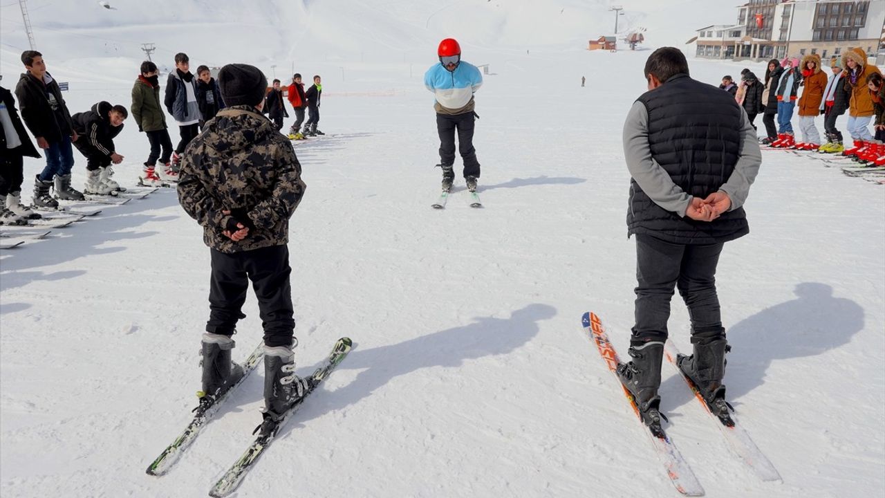 Hakkarili Çocuklar Kayak Sporu ile Sağlıklı Bir Geleceğe Adım Atıyor