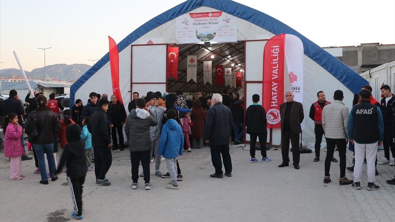 Hatay'da Depremzedelere İftar Desteği