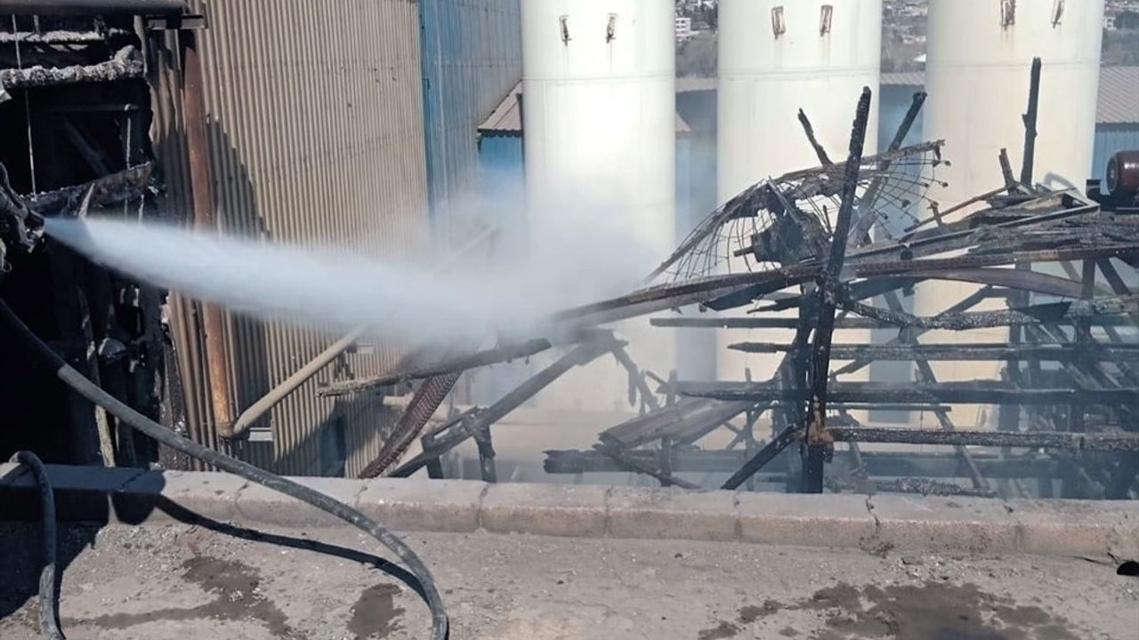 Hatay'da Fabrikada Çıkan Yangın Hasara Yol Açtı