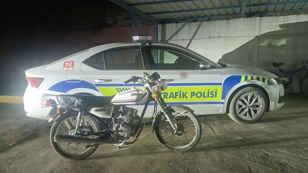 Hatay'da Motosikletle Akrobatik Hareketler Yapan Sürücüye 13 Bin 601 Lira Ceza