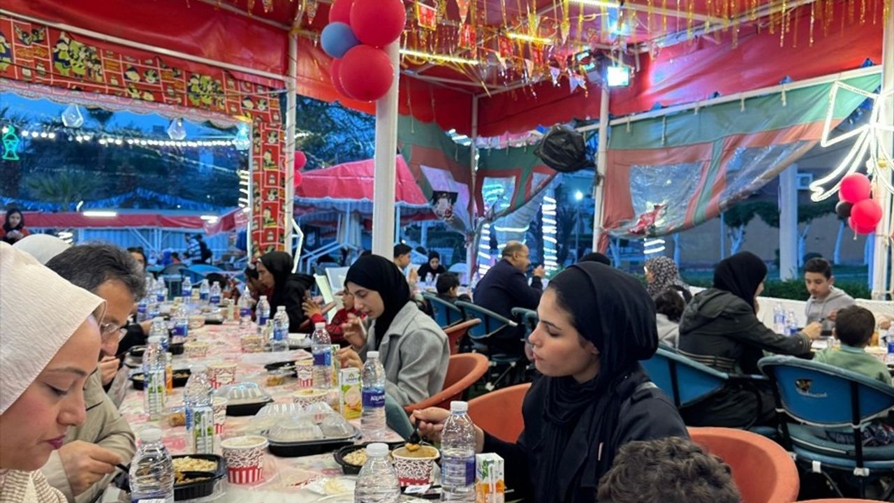 Hayatta İyilik Var Derneği, Gazzeli Kadınlar ve Yetim Çocuklar İçin İftar Düzenledi