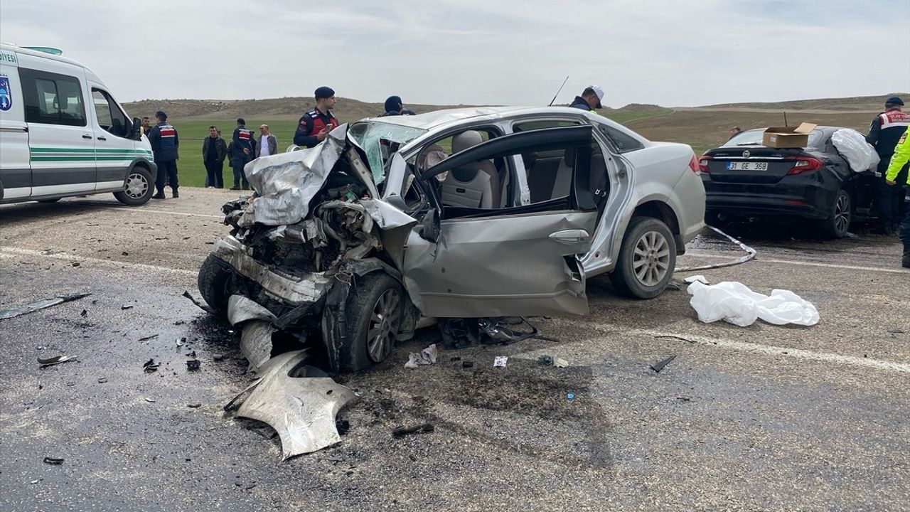 Haymana'daki Trafik Kazasında 6 Kişi Hayatını Kaybetti, 3 Kişi Yaralandı