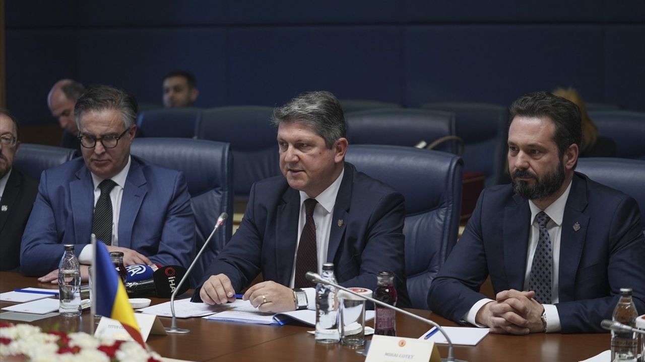 Hulusi Akar, Romanya Senatosu Dışişleri Komisyonu Başkanı Titus Corlatean ile Görüştü