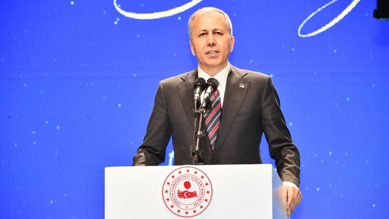 İçişleri Bakanı Ali Yerlikaya Batman'da Huzur ve Kardeşlik İftar Programı'na Katıldı