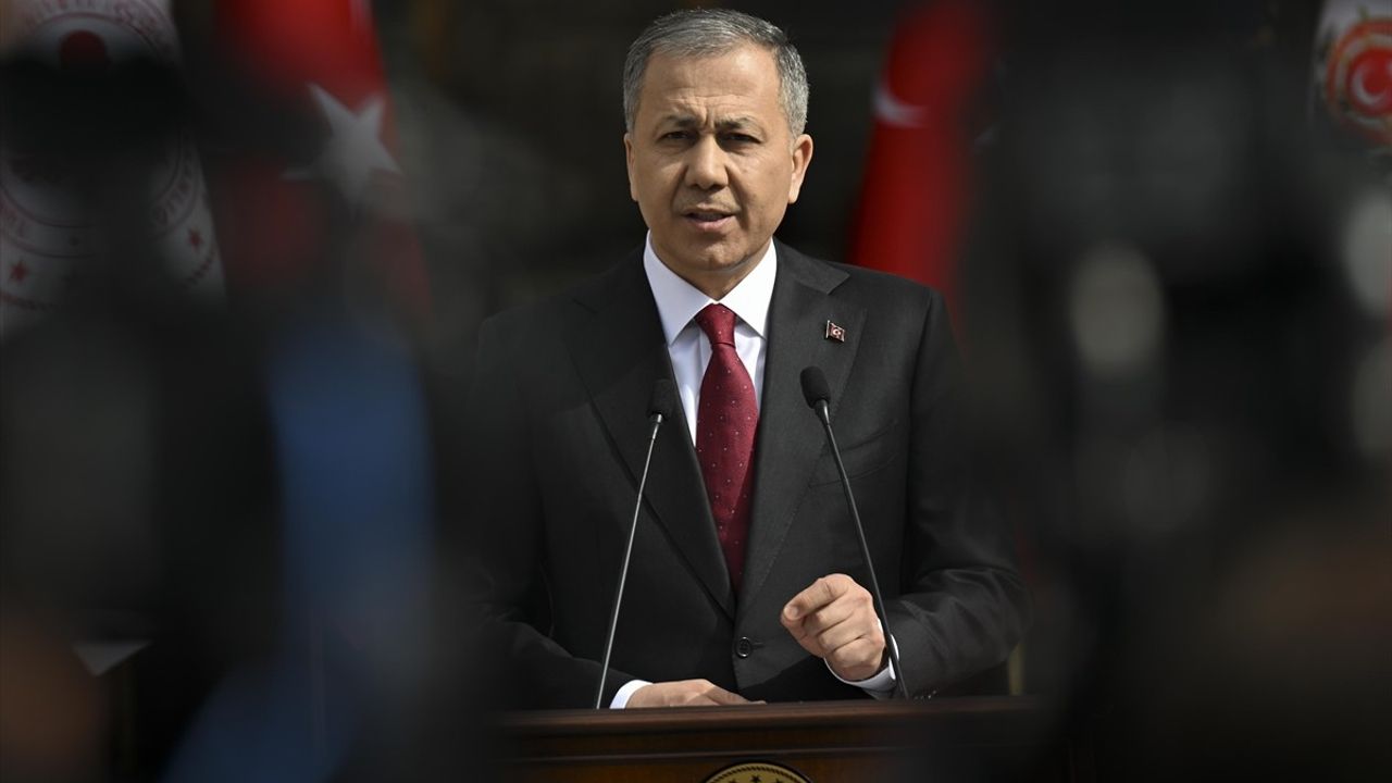 İçişleri Bakanı Yerlikaya, Bayram Tatili İçin Trafik Tedbirlerini Açıkladı