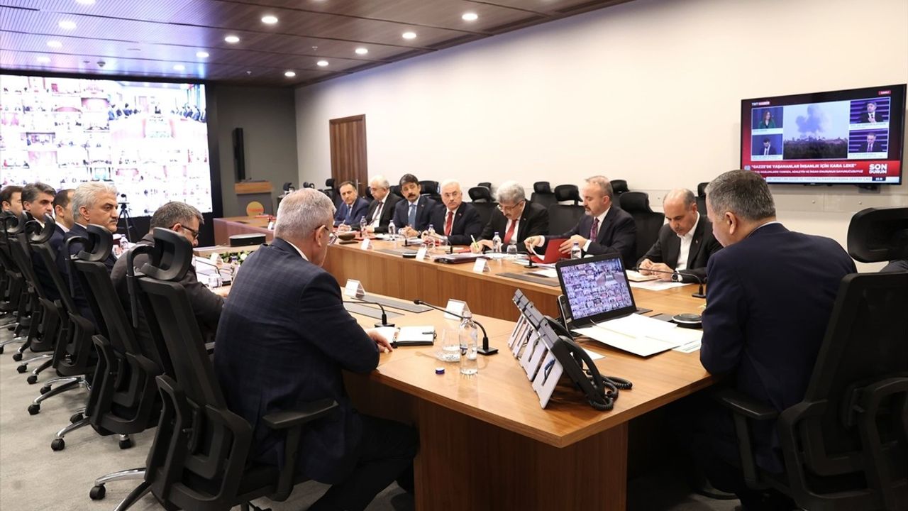 İçişleri Bakanı Yerlikaya'dan Sahipsiz Hayvanlar İçin Video Konferans Toplantısı