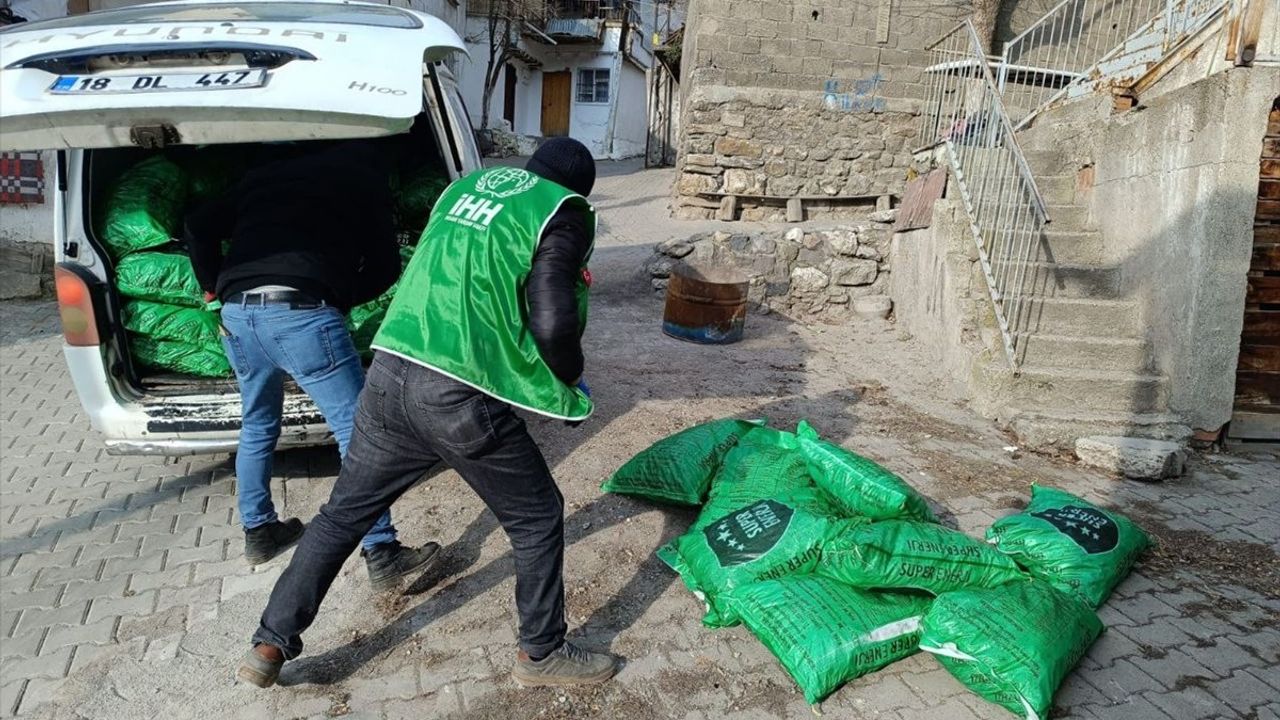 İHH, Türkiye'de Binlerce İhtiyaç Sahibi İçin Kış Yardımı Dağıtıyor