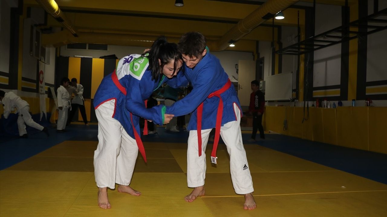 İkiz Kardeşler Berra ve Berkay Gün, Milli Forma İçin Çalışmalarını Sürdürüyor