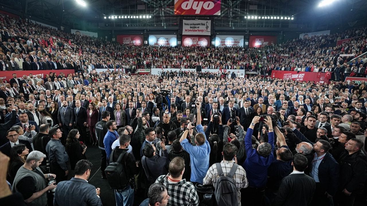 İmamoğlu İzmir'de Partililere Hitap Etti: "Güç Sizden Geliyor"