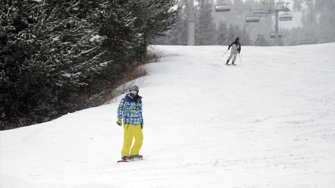 İranlı Turistler Nevruz Bayramı'nı Sarıkamış Kayak Merkezi'nde Kutluyor