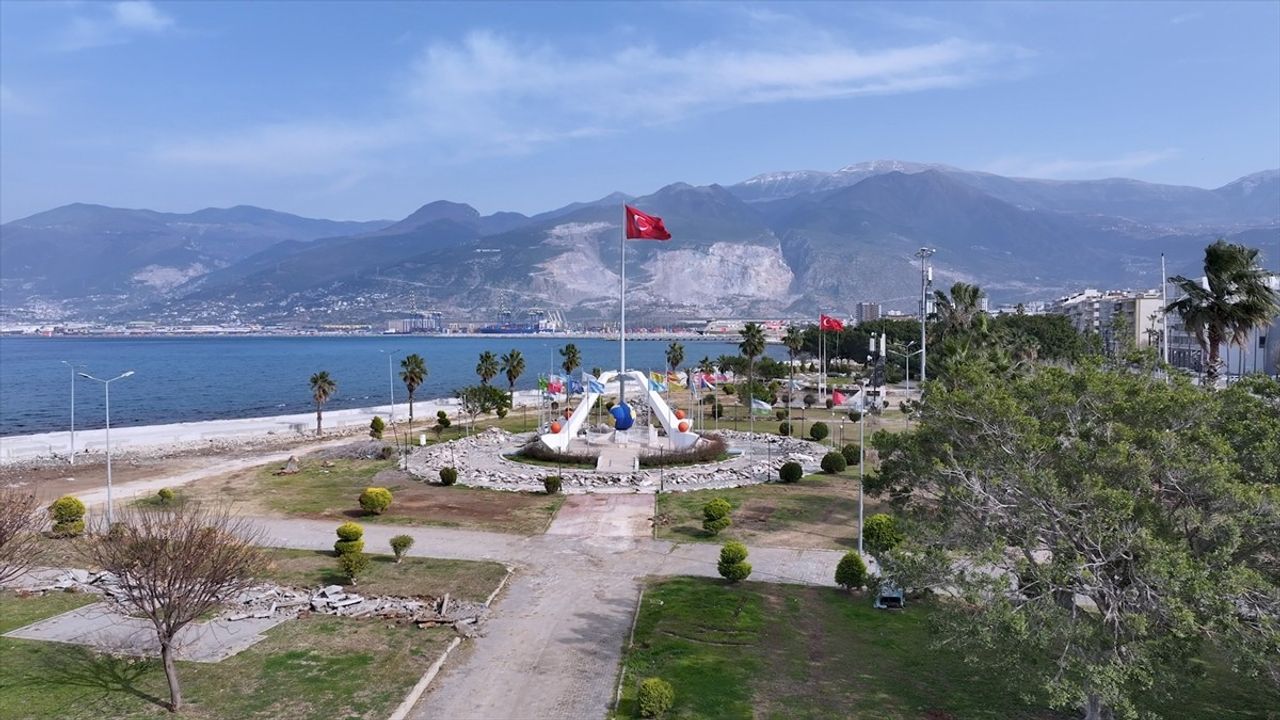 İskenderun Sahil Düzenleme ve Yenileme Projesi'nde Çalışmalar Devam Ediyor