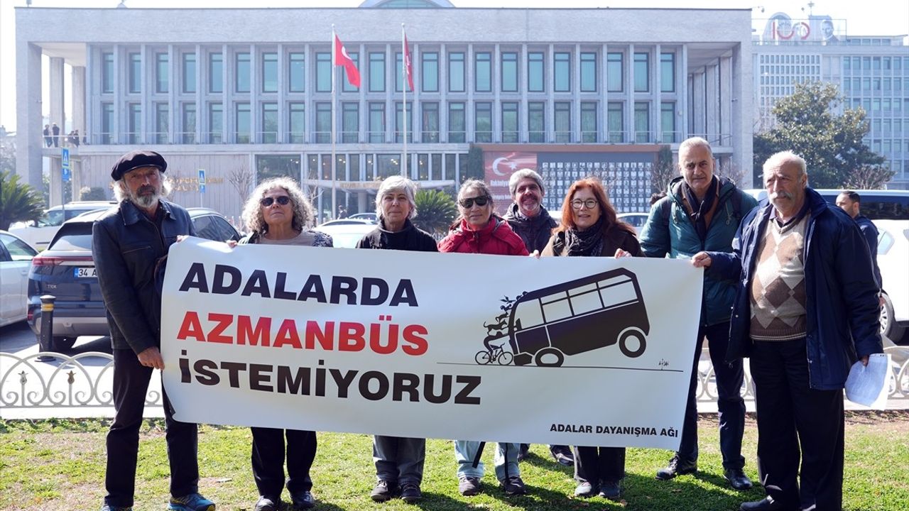 İstanbul Adaları’nda ‘Azmanbüs’ Eylemi: İBB'ye Tepki Yükseliyor