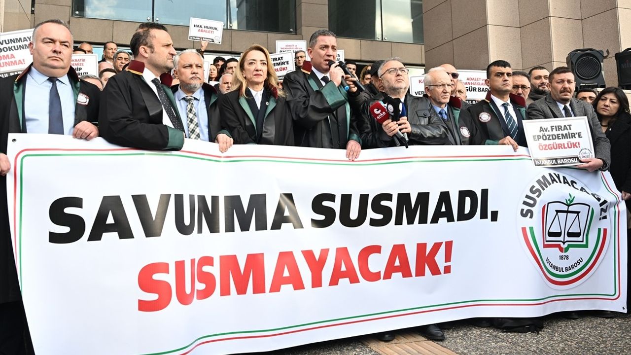 İstanbul Barosu Başkanı İbrahim Kaboğlu ve Yönetimi Hakim Karşısında