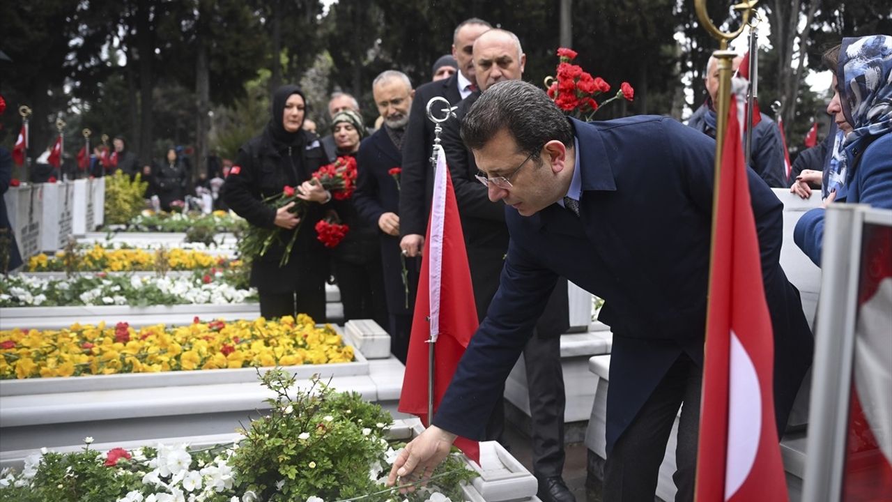 İstanbul'da 18 Mart Şehitleri Anma Günü Töreni Düzenlendi