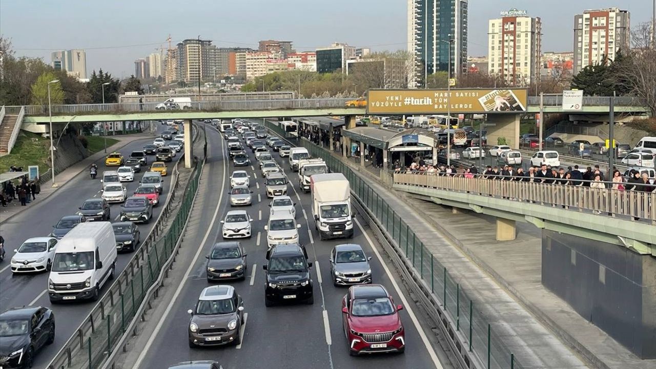 İstanbul'da Akşam Saatlerinde Trafik Yoğunluğu