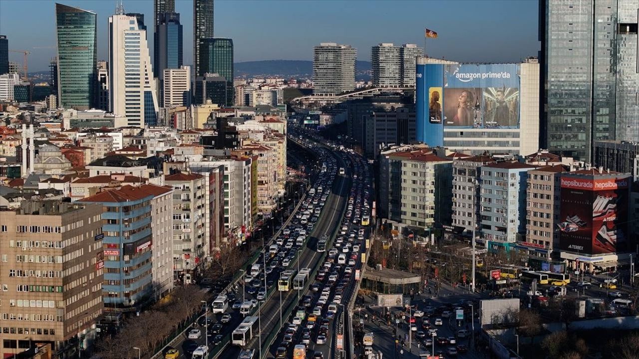 İstanbul'da Akşam Trafik Yoğunluğu Yüzde 85'e Ulaştı