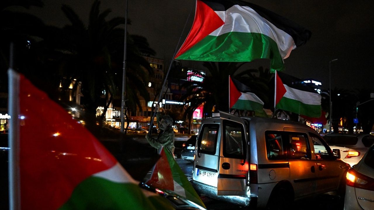 İstanbul'da 'Gazze'ye Destek' Konvoyu Düzenlendi