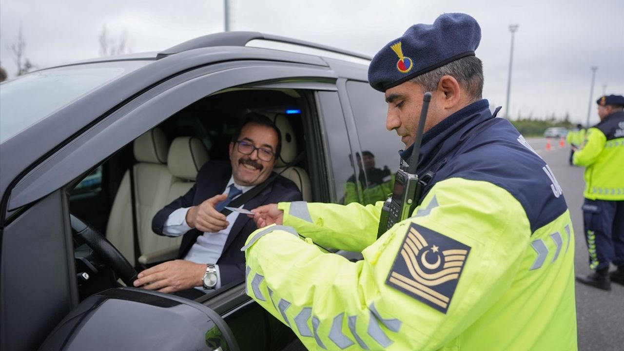 İstanbul'da Jandarma, Ramazan Bayramı Öncesi Trafik Denetimleri Yaptı