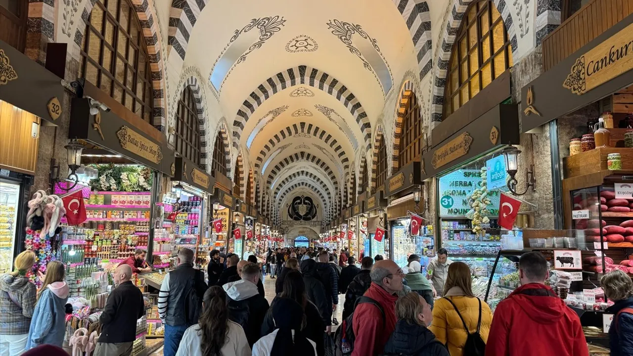 İstanbul'da Ramazan Bayramı Alışverişi Yoğunluğu Artıyor
