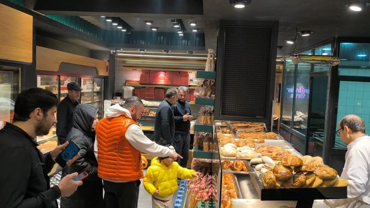 İstanbul'da Ramazan Davulcuları, Sahur Mesaisine Başladı