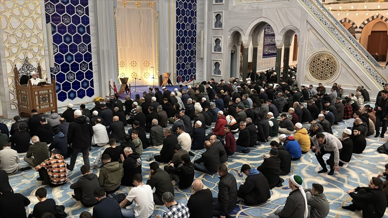 İstanbul'da Ramazan'ın Son Teravih Namazı Kılındı