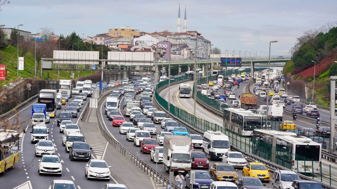 İstanbul'da Trafik Yoğunluğu Yüzde 81'e Ulaştı