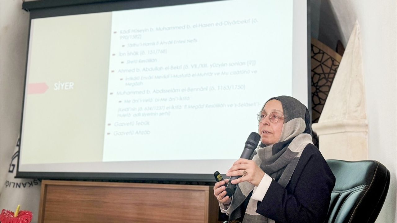 İstanbul'da Vatikan Apostolik Kütüphanesi ve Siyer-i Nebi Yazmaları Üzerine Söyleşi Düzenlendi