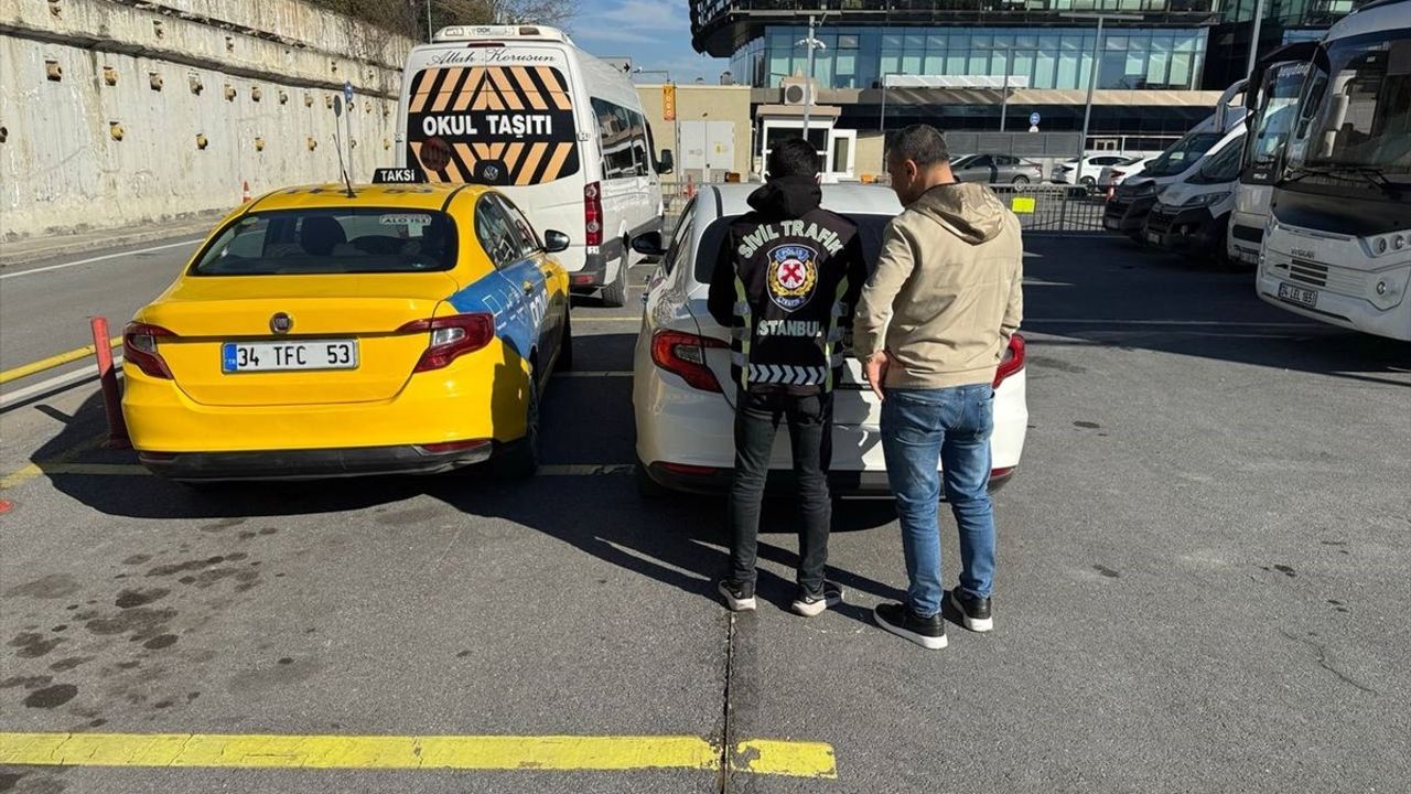 İstanbul'da Yolcusundan Fazla Ücret Alan Taksi Şoförüne Ceza Uygulandı