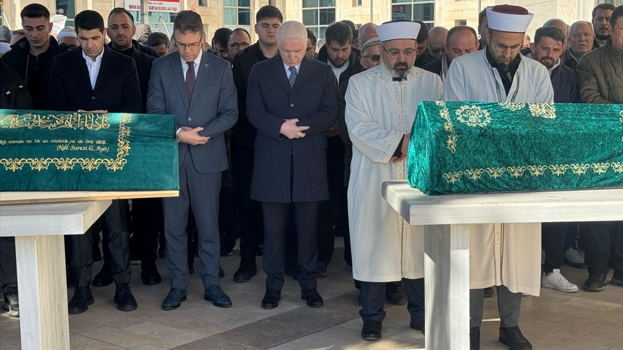 İstanbul Valisi Davut Gül, Fikriye Alıcı ve Çocuklarının Cenazesine Katıldı