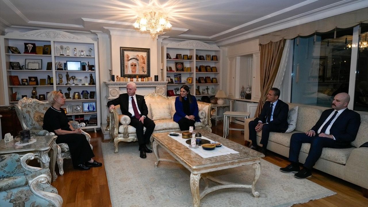 İstanbul Valisi Davut Gül, Sanatçı Edip Akbayram'ın Ailesine Taziye Ziyareti Gerçekleştirdi