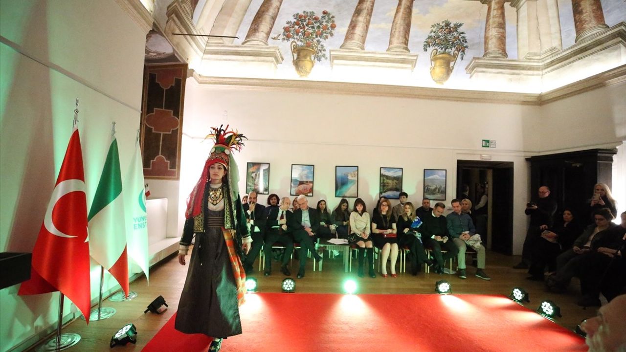 İtalya'da Dünya Kadınlar Günü İçin 'Renk Renk Anadolu' Defilesi Düzenlendi